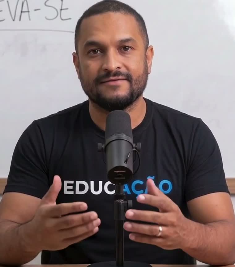 Professor Rodrigo Cruz